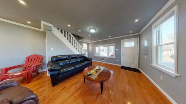 Photo - 124 W Youngs Ave