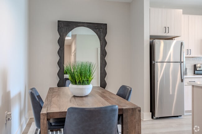 2BR, 2BA - 1065SF Duet - Dining Area