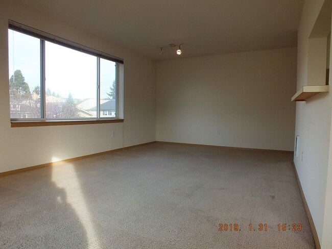 Building Photo - 1135 N 91st St