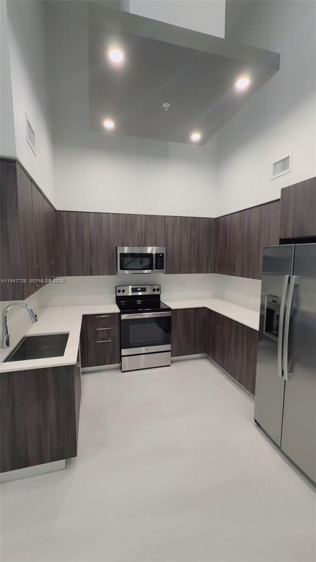 Photo - 18300 SW 98th Ave Unit 102