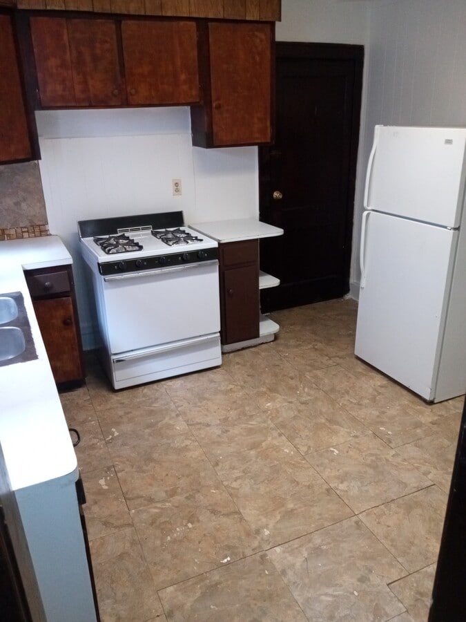Photo - 582 E 110th St