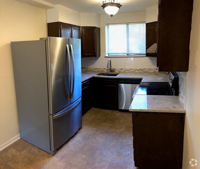 Building Photo - 1 Briarcliff Dr S Rental