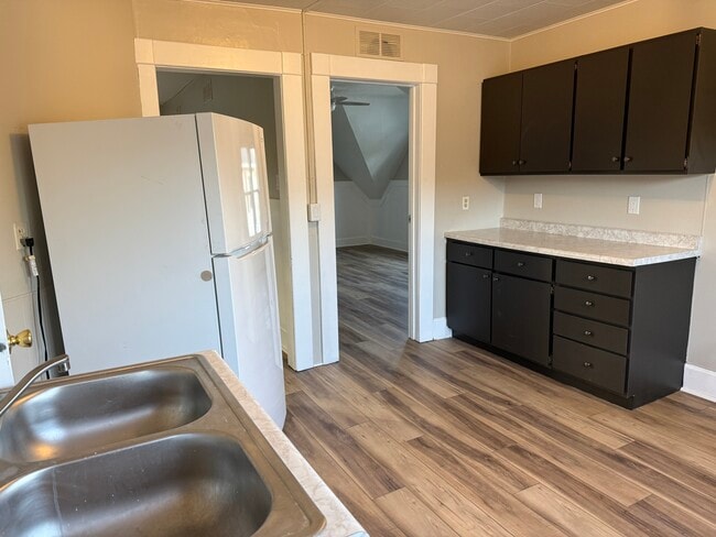 Building Photo - 377 Ellis St Unit Upper