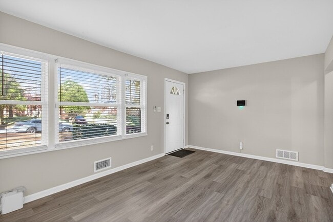 Photo - 586 Oakside Dr SW Unit A