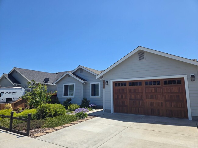 Building Photo - Pets considered! Recently constructed McKi... Rental