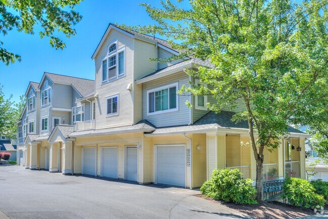 Building Photo - Perfect Location Renton Townhouse