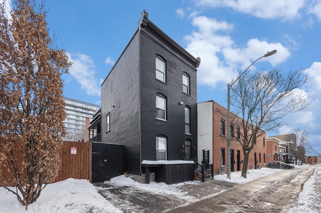 Photo - 208 Clarence St