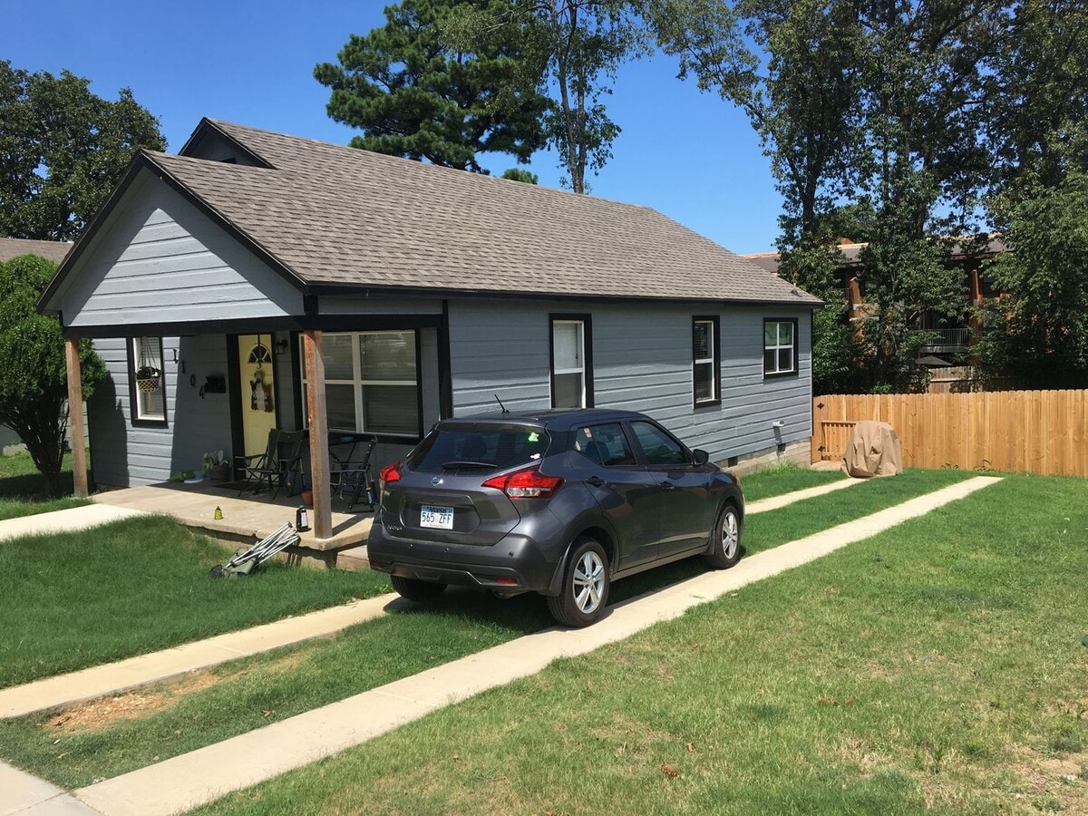 Two Bed, One Bath, Cable and Internet Included - Two Bed, One Bath, Cable and Internet Included