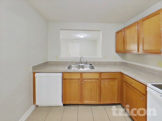 Photo - 1296 Edgewater Dr