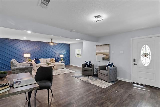 Building Photo - 3022 Shorewood Dr Rental