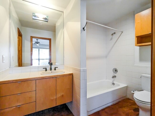 Photo - 444 Oxford St