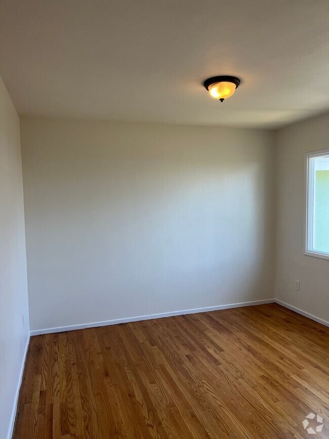 Building Photo - 3 bedroom house for rent