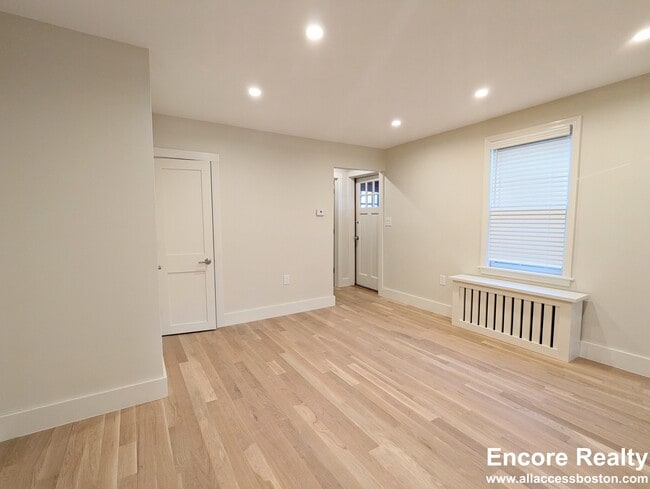 Photo - 550 Franklin St