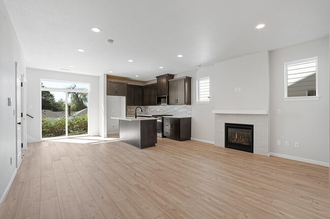 Photo - 203 SE Acacia Dr