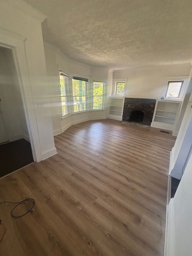 Photo - 4bd Single Cash Pay/Section 8 *SECURITY DEPOSIT SPECIAL*