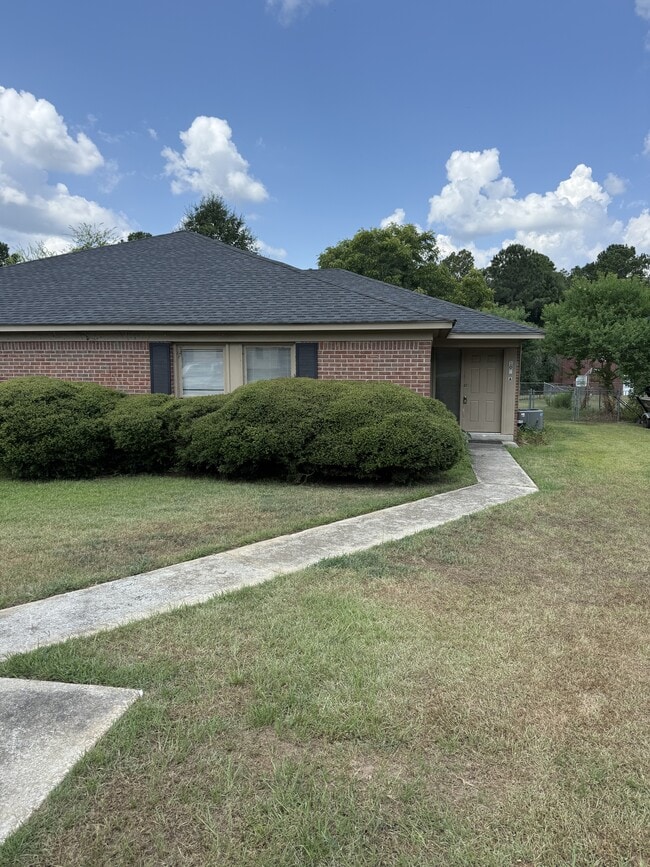 Building Photo - 107b Crow Dr Rental