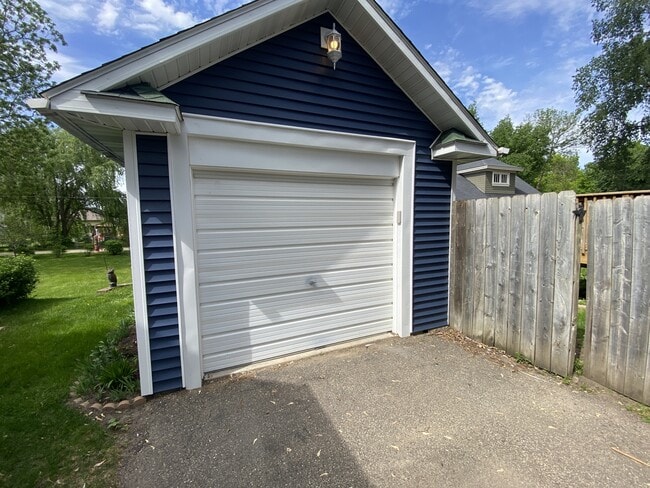 Photo - 1221 E Center St