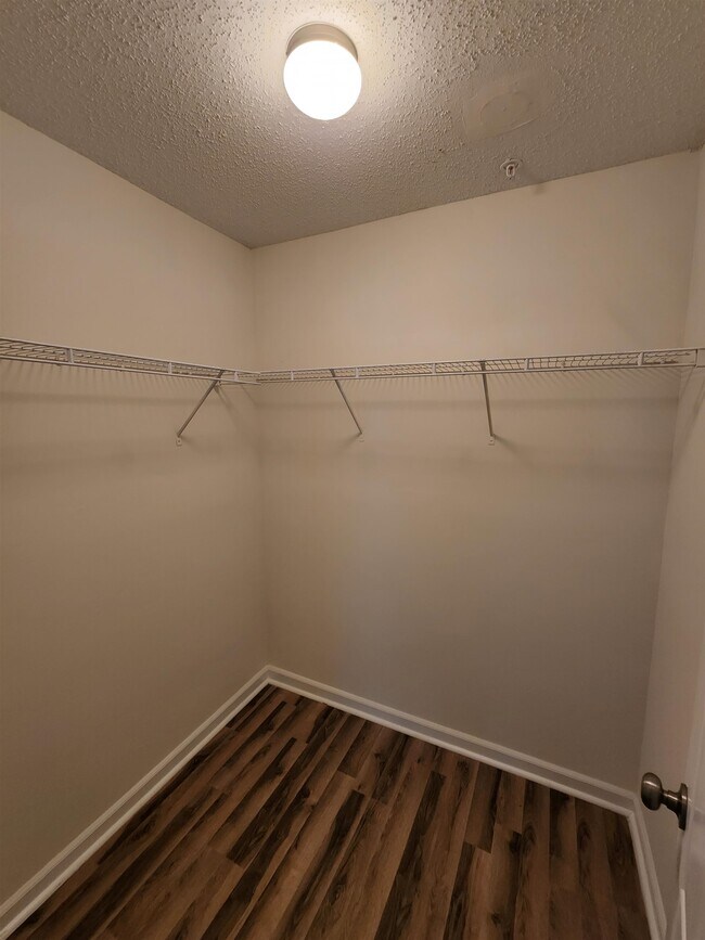Building Photo - 3000 S Adams St Unit 918