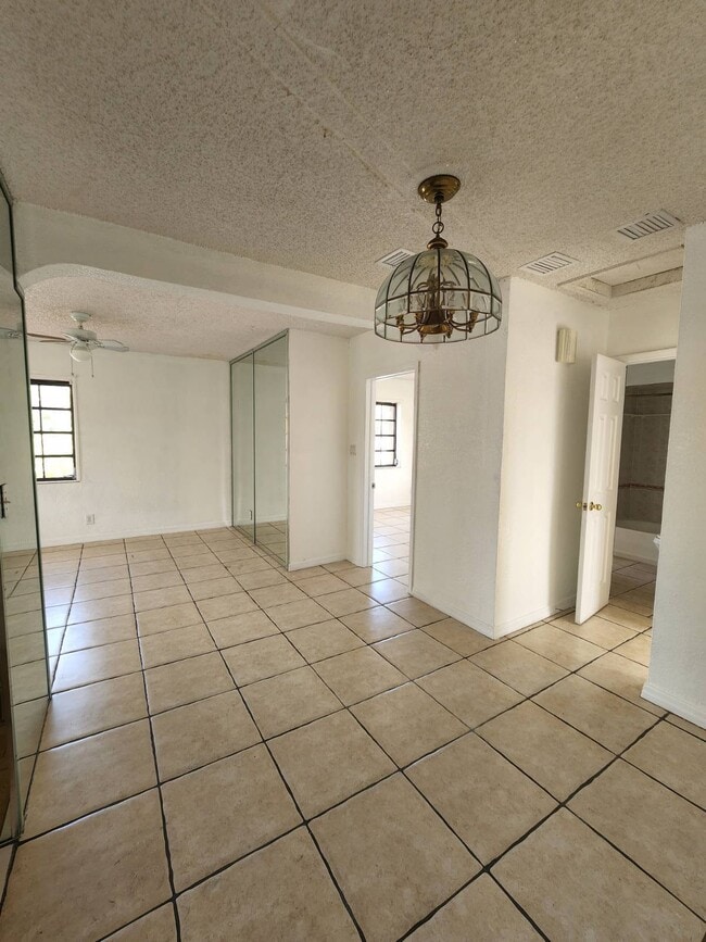 Building Photo - 120 NW 43rd Pl