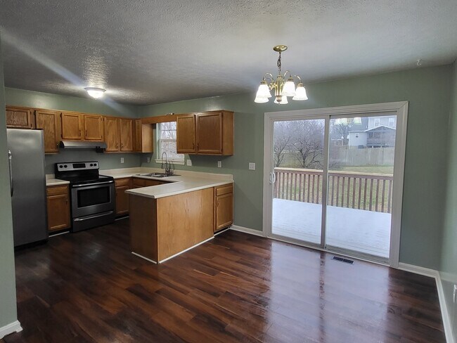 Photo - 405 Bertha Way