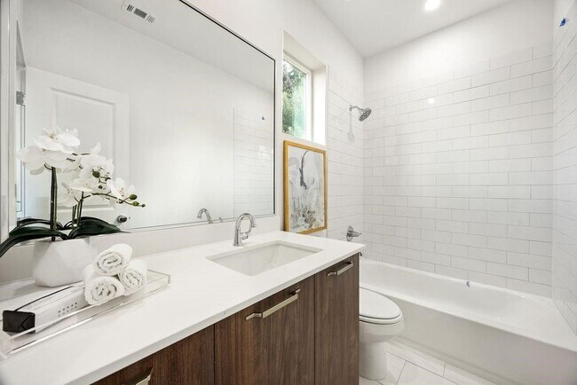 Photo - 1713 Mary St