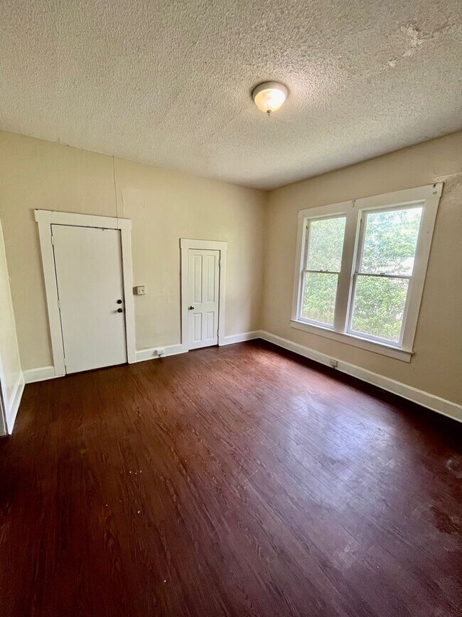 Photo - NICE 3BR/1BA Lakeland Home w/Large Covered Porch. NO APPLICATION FEE!