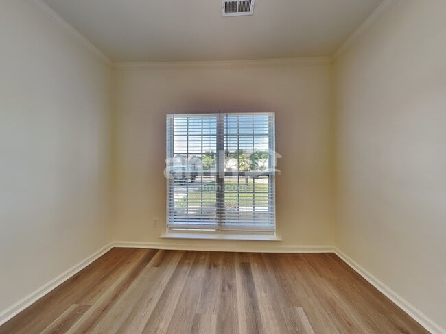 Photo - 415 Caperton Way