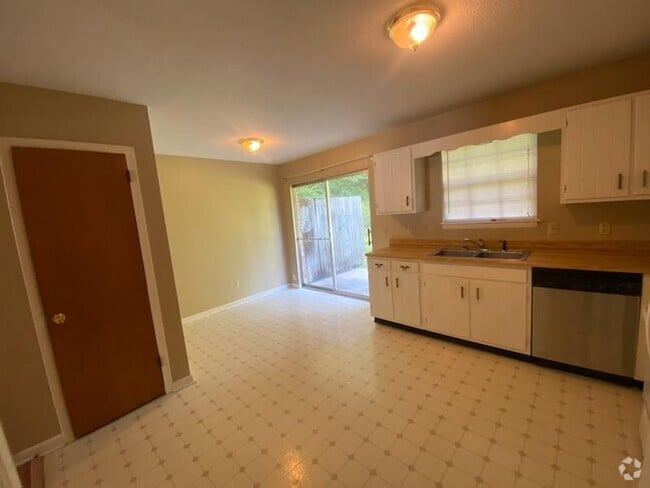 Building Photo - Millard Lee Lane Rental