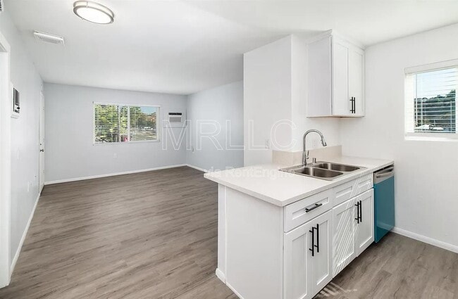 Photo - 6738 University Ave