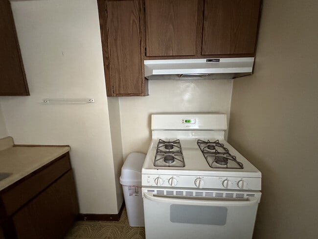 Photo - 10 Oakland Sq Unit 2