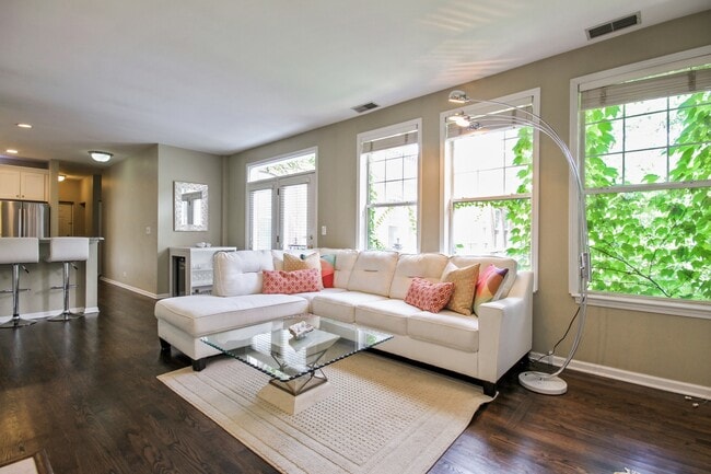 Photo - 305 W Scott St Unit 504