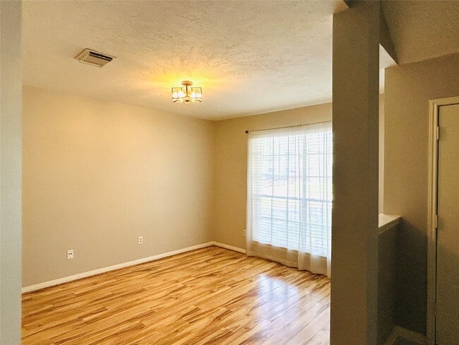 Photo - 1404 Helmsley Dr