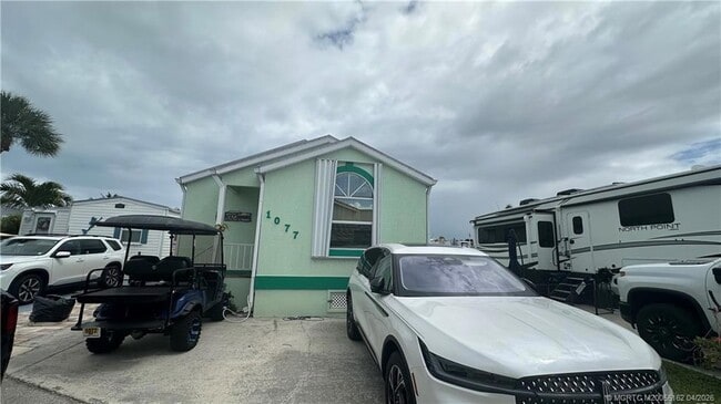 Photo - 1077 Nettles Blvd