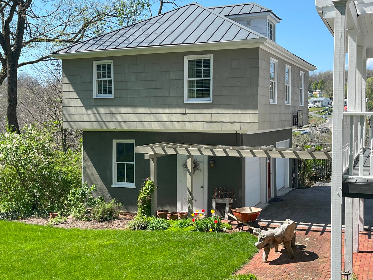 Photo - 228 N Church St Unidad Garage Apartment