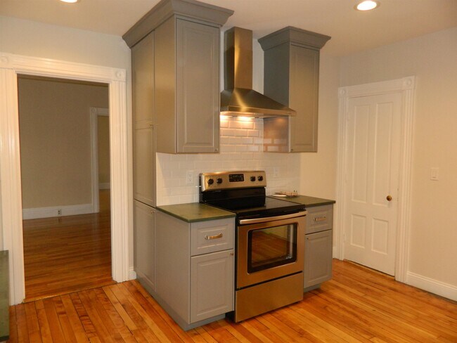 Photo - 15 Summit St