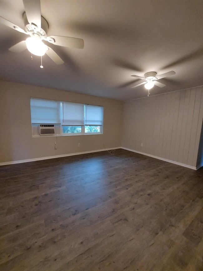 Photo - 2247 Stella St