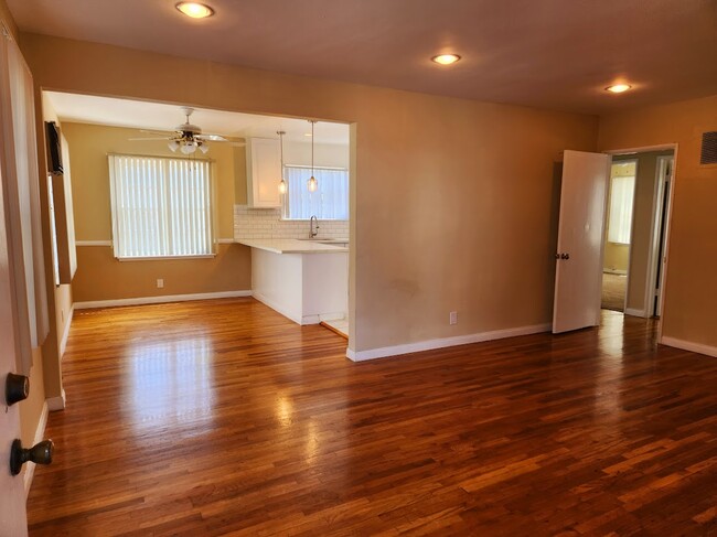 #3 - Living Room / Dining Area - 7234-7240 Hazeltine Ave Apartments