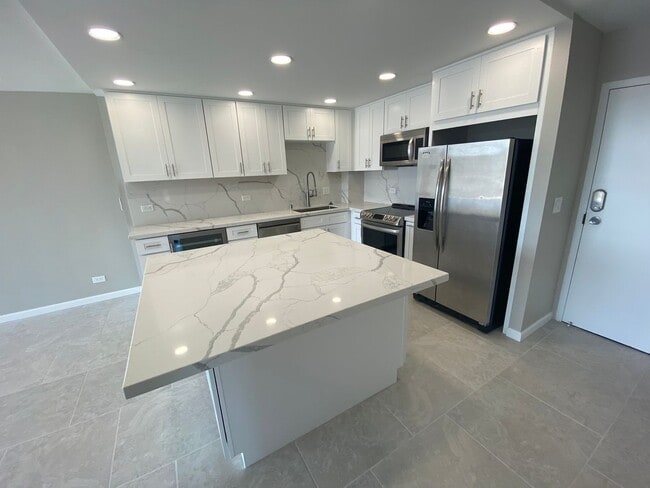 Photo - Pacific Beach - 3 blocks to Beach! 2bd/2ba Spacious 6th floor condo remodeled in 2022! Spectacul...