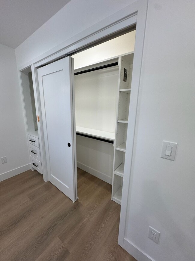 Photo - Stylish Newhall ADU | Modern Comfort Meets... Unidad 10