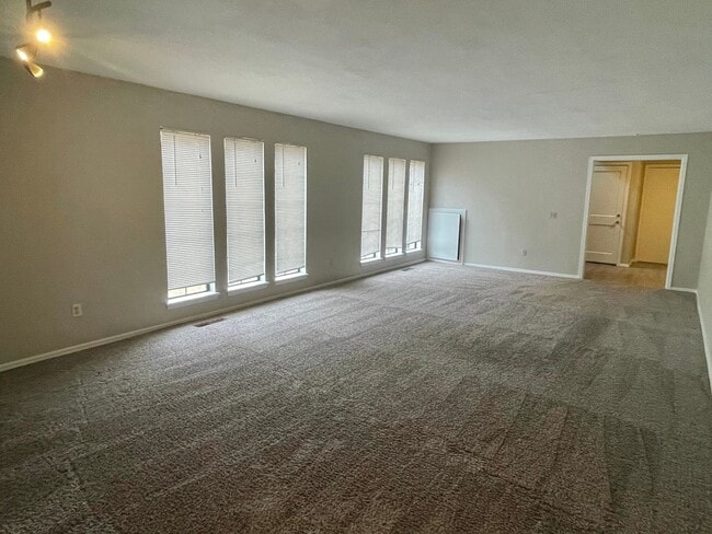Photo - Oversized Three Bedroom Near Lake Hefner!!