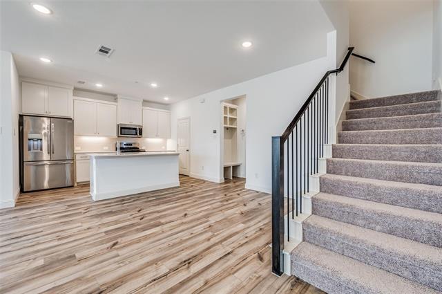 Photo - 8940 Samara St