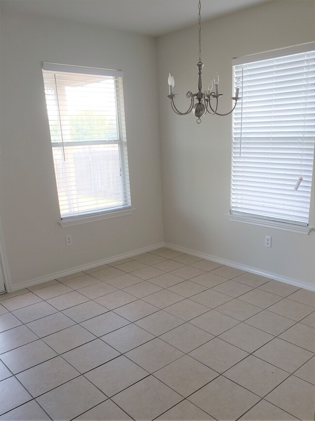 Photo - 406 Creston St