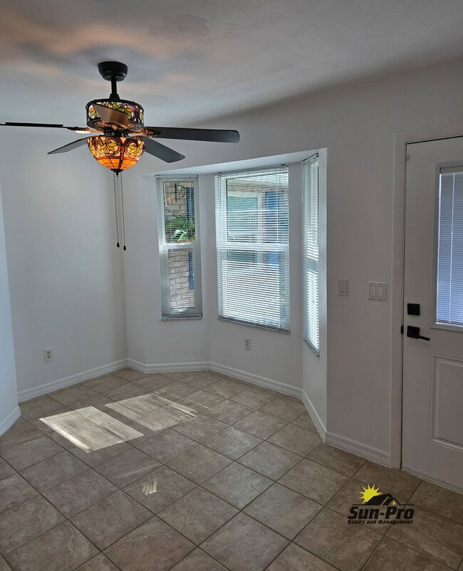 Photo - 139 Riverwalk Ct