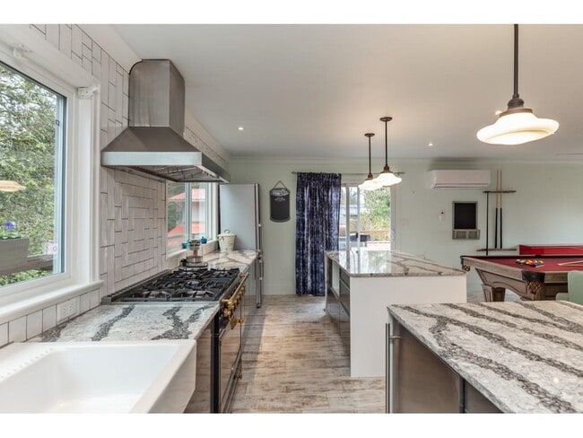 7532 Robin Crescent