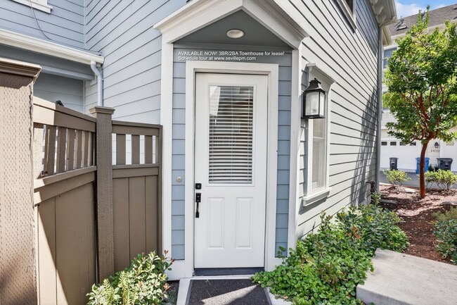 Building Photo - BEAUTIFUL Mulberry 3BR/2BA Townhome Availa...