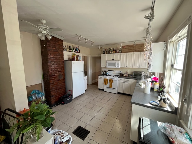 Building Photo - 7 Prescott Pl Unit 2 Rental