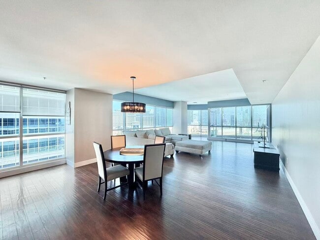 Photo - 4575 Dean Martin Dr