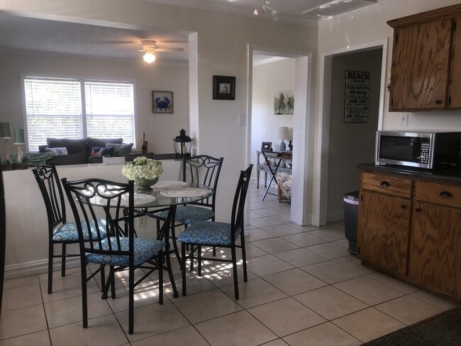 Photo - 818 Mccune Ct