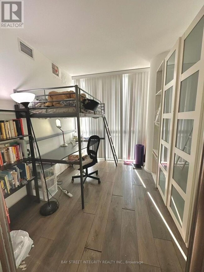 45 Charles St E Unit 802