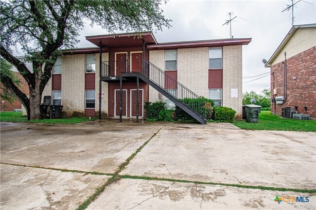 Building Photo - 1602 Benttree Dr Unit A